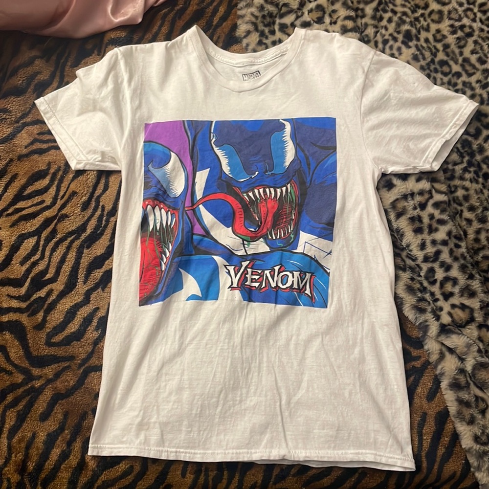 Venom Graphic T-Shirt (Small Kidsize)